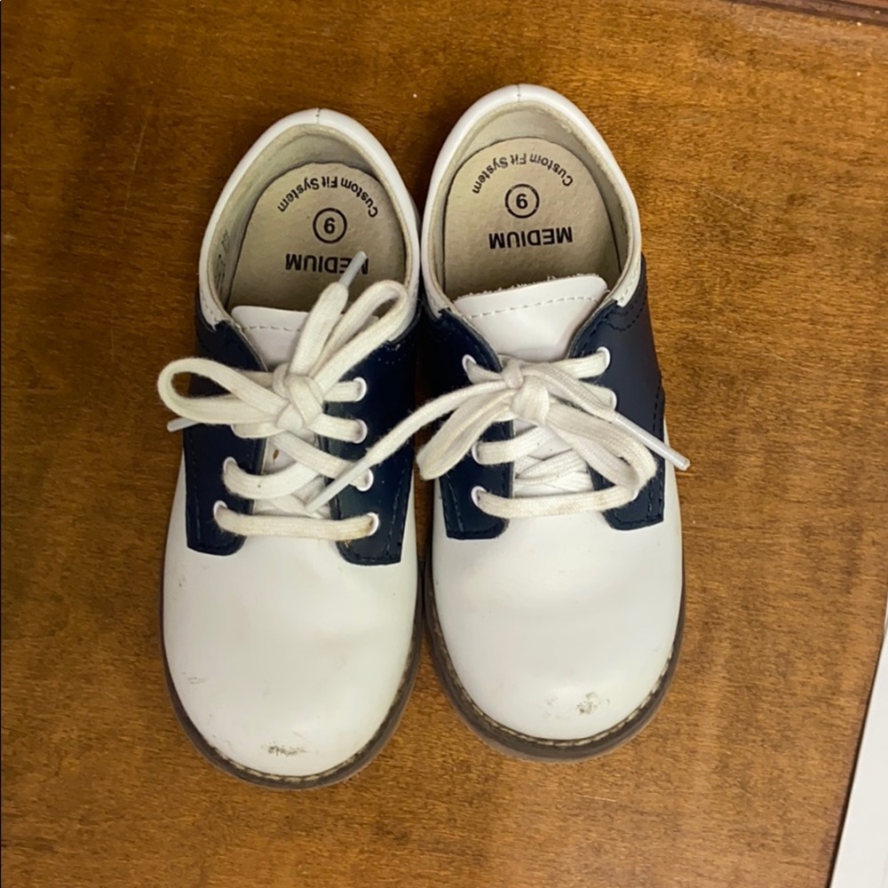 Footmates Classic Saddle oxfords
